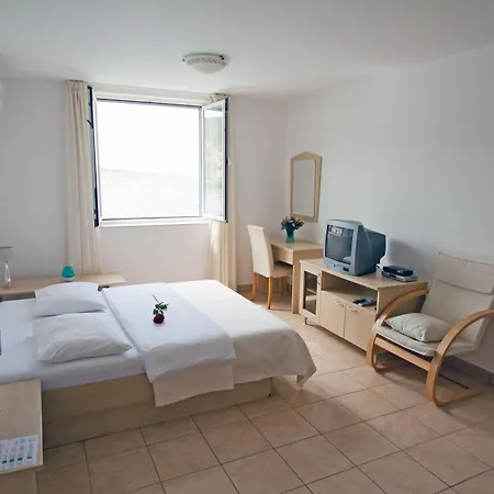 Tamarix Apartment *