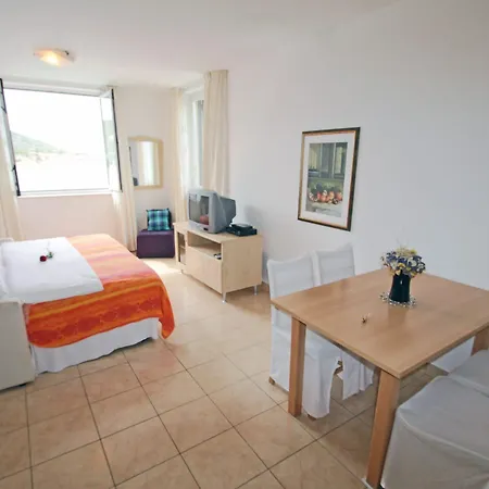 Tamarix Apartment *